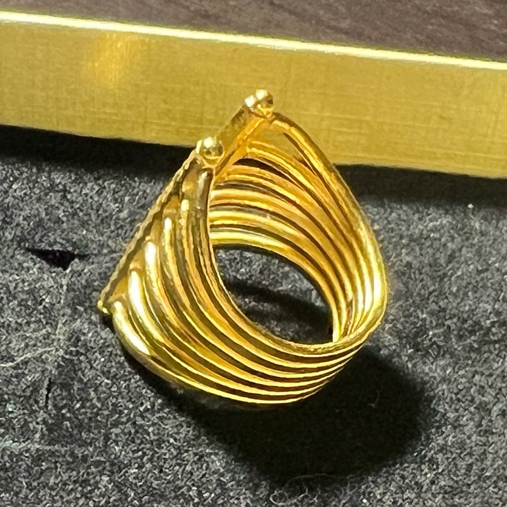 22k Yellow Solid Gold Ring - image 5